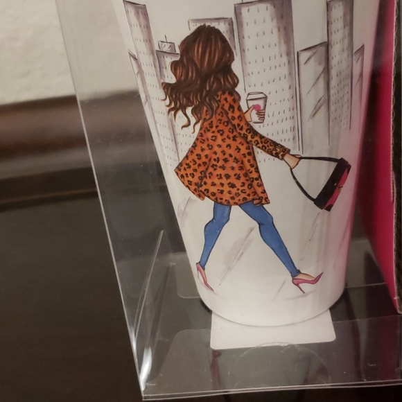 Graphique fashion girl travel cups with lids - Picture 2 of 6